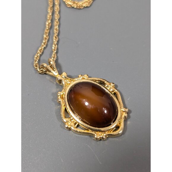 Vintage Avon Faux Tigers Eye Cabochon Pendant Necklace Gold Tone 18" - Picture 9 of 10